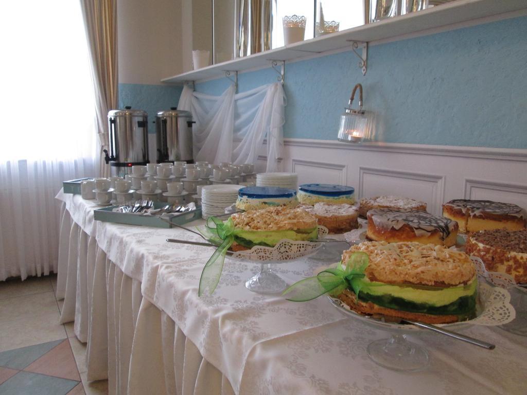Magnat Hotel Restauracja Бродница Екстериор снимка