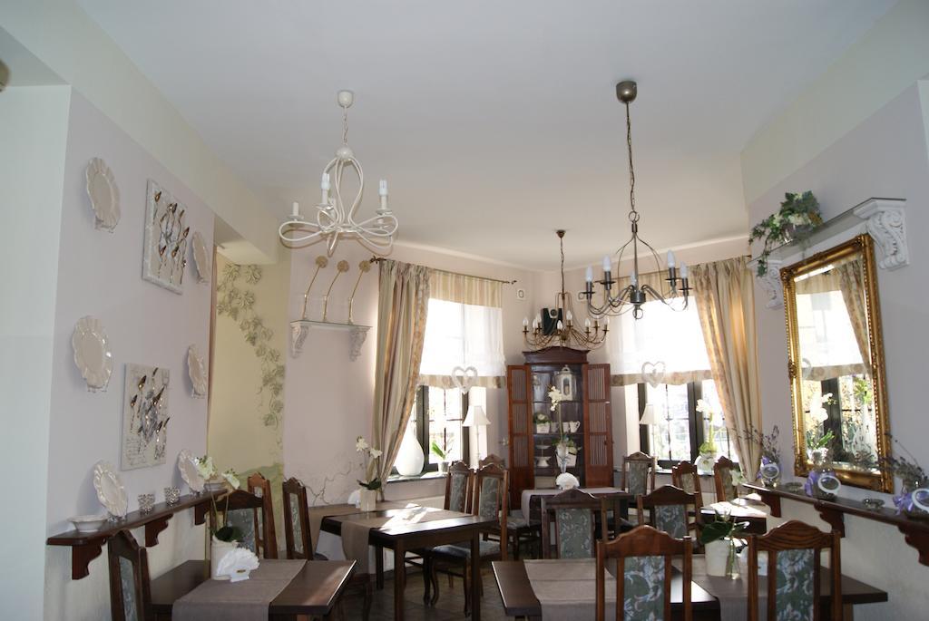 Magnat Hotel Restauracja Бродница Екстериор снимка